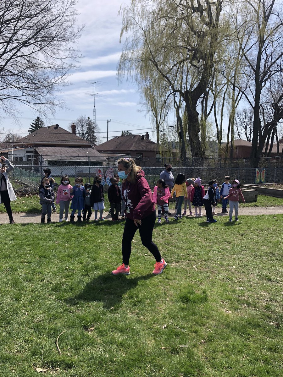 Ruby73682222's tweet image. Fun Friday @IonviewPS I was mostly amazed at the gratitude that all the students showed for organizing the event for them! We were humbled by all the smiles, laughter and the thank you’s we got!@LC3_TDSB