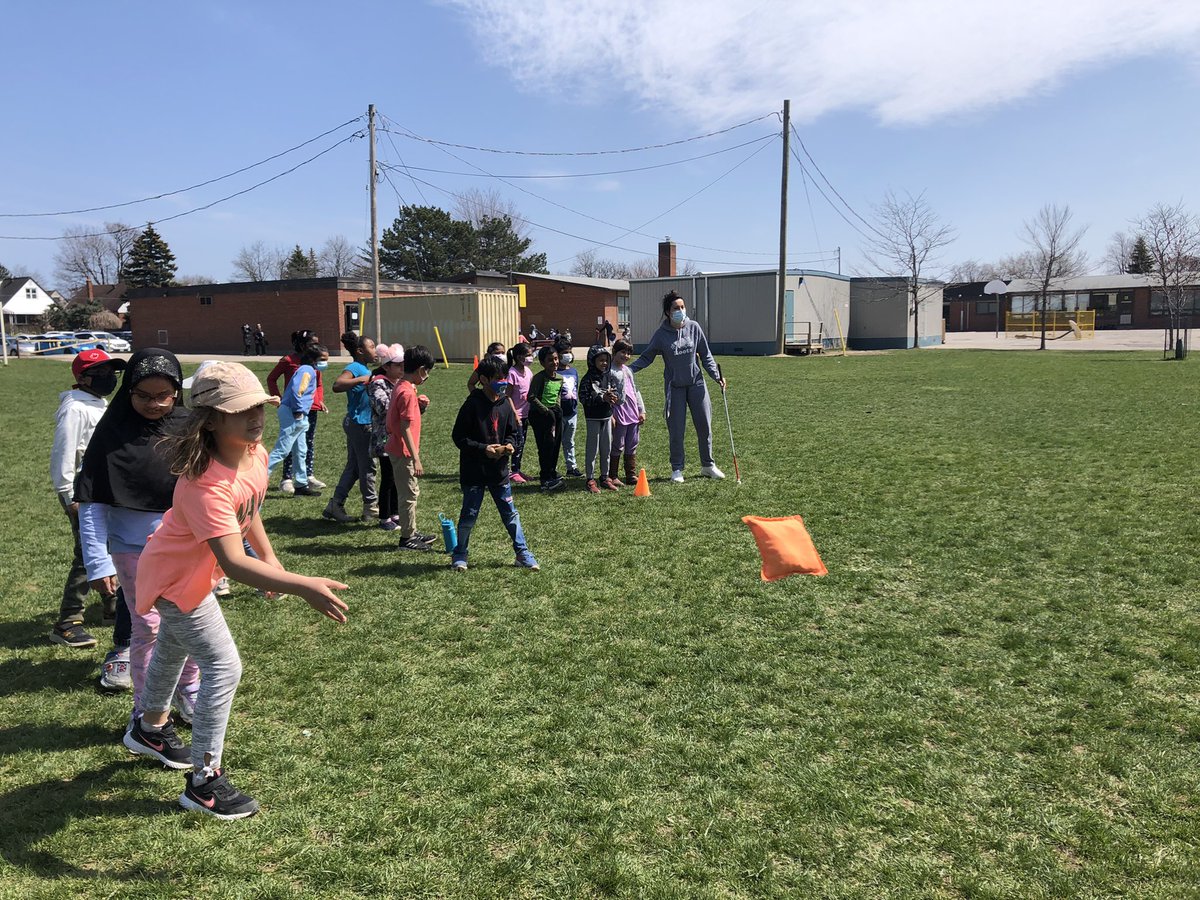 Ruby73682222's tweet image. Fun Friday @IonviewPS I was mostly amazed at the gratitude that all the students showed for organizing the event for them! We were humbled by all the smiles, laughter and the thank you’s we got!@LC3_TDSB