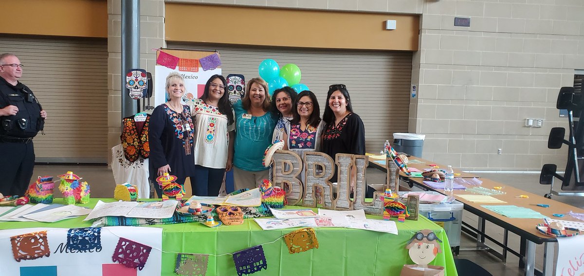 ECornejoEdu's tweet image. The staff of @BrillKISD is ready to represent #KleinDualLanguage