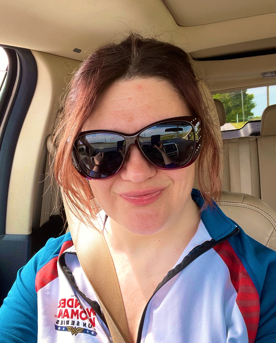 AshleaDavis's tweet image. Stoplight photography for my new 6 eyed sunnies. You wear these over glasses, making 4 eyes into 6. 🤓😎 Hopefully it’ll save my eyes &amp;amp; head. #photophobia #lightsensitive #migraine #eyeglasses