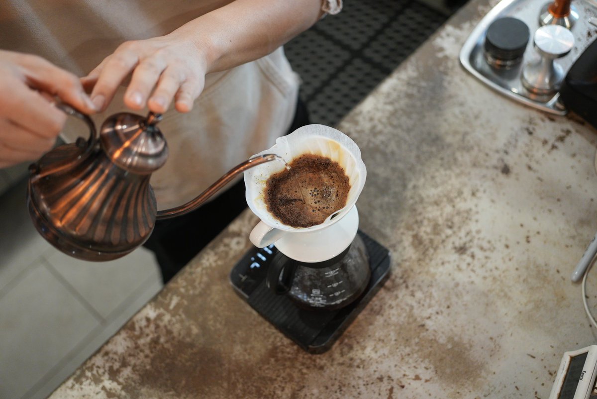 RobbieBulilan's tweet image. Love a coffee shop that offers pour over coffee.