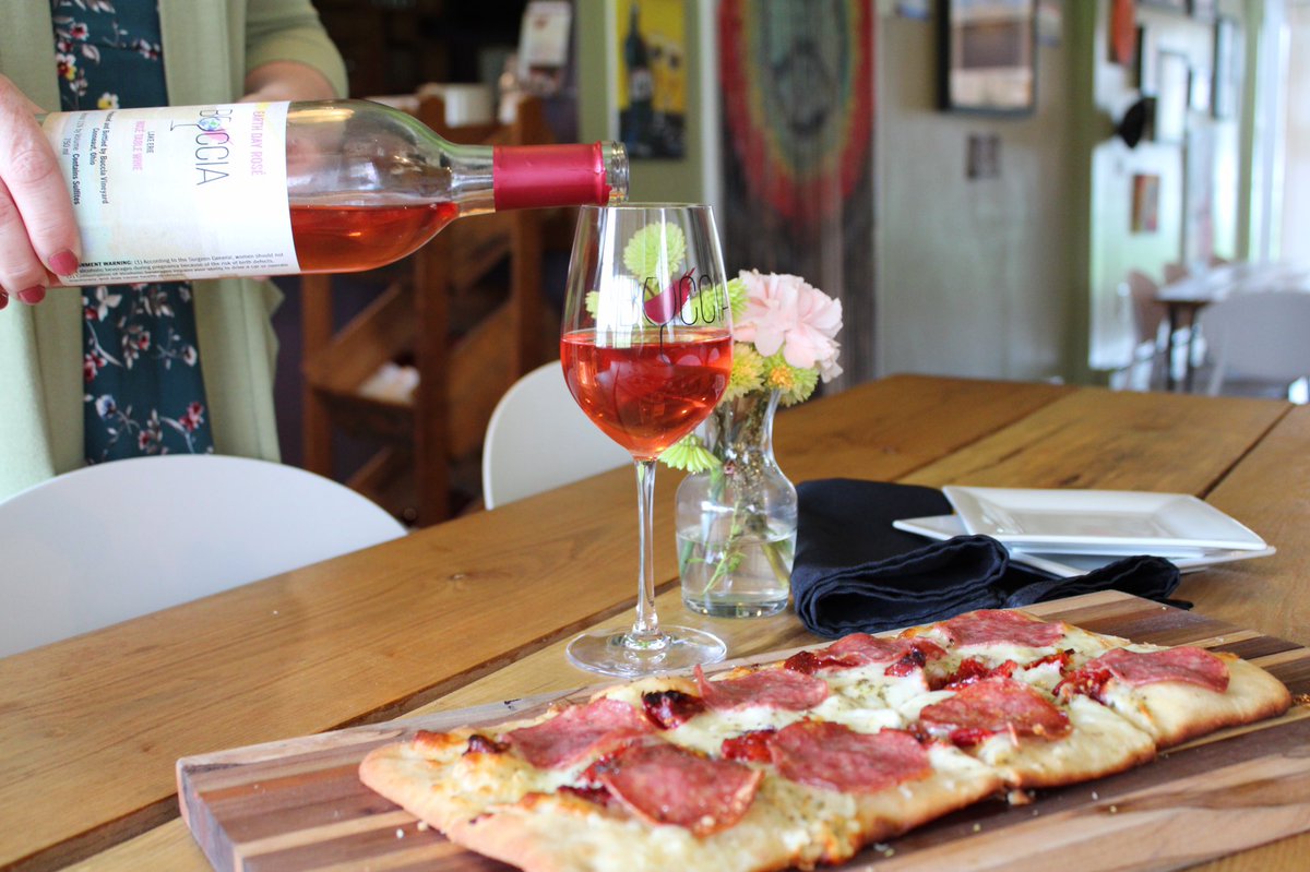 OhioWineCountry's tweet photo. Did you know that you can stay at Buccia Vineyard? 🍇

In addition to being an award winning winery, @BucciaVineyard is also a bed &amp; breakfast here in Conneaut, OH! 🍷

📍518 Gore Road, Conneaut, OH https://t.co/YpnPagjY1d