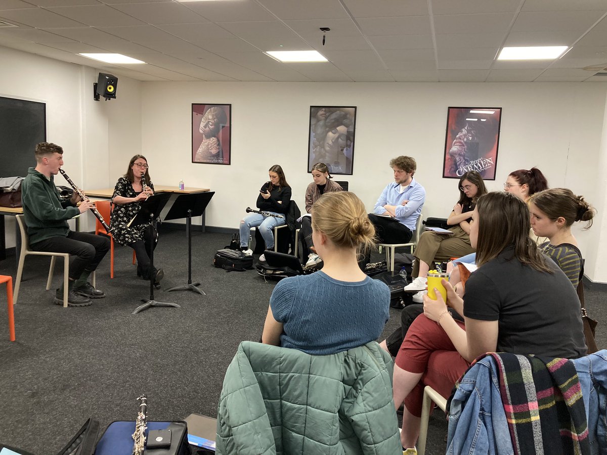 ChwythbrennauCB's tweet photo. Dyma’r ail ddiwrnod o’n dosbarthiadau chwythbrennau @rpoonline. Roedd yn wych cael Kath Lacy a Jo Marsh yma yn @ColegCerddDrama gyda ni i weithio ar y grefft anodd o chwarae mewn rôl gefnogol. Geiriau o ddoethineb wir. Diolch enfawr i’r ddau! https://t.co/HCvDDG58Nq