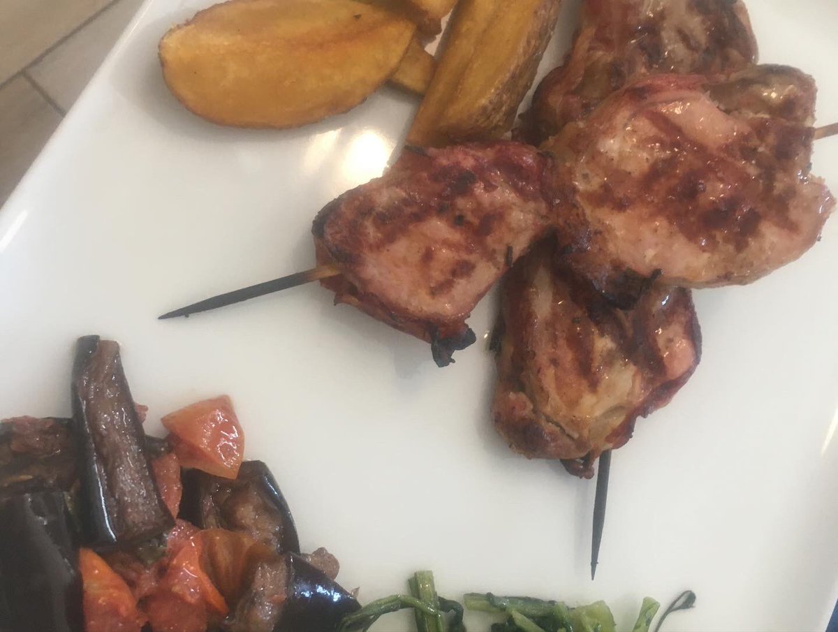 Campaniaslow's tweet photo. Da #Cillo master #gusto tutte le promesse rispettate. ! #Sannio #Airola #carne #bbq in #Campania https://t.co/ATuJ3iriUn