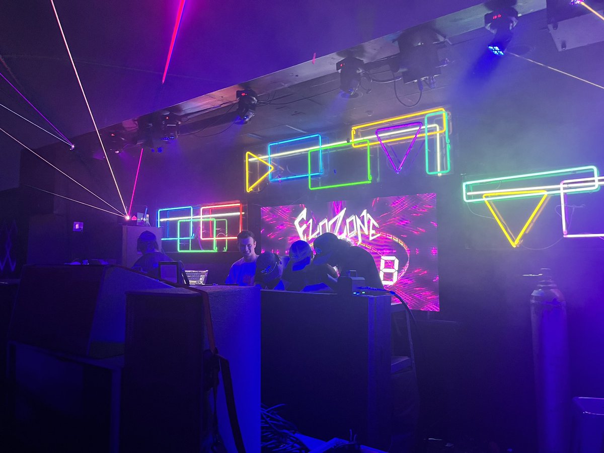 violaleahblues's tweet photo. last night was for the boys
happy big ole birthday @wubaholics 🎊 
everytime I see you boys it’s better than the last, can’t wait to see what y’all do next 💖 
much love✨big fun🫧very hype https://t.co/1ZfkIakUPT