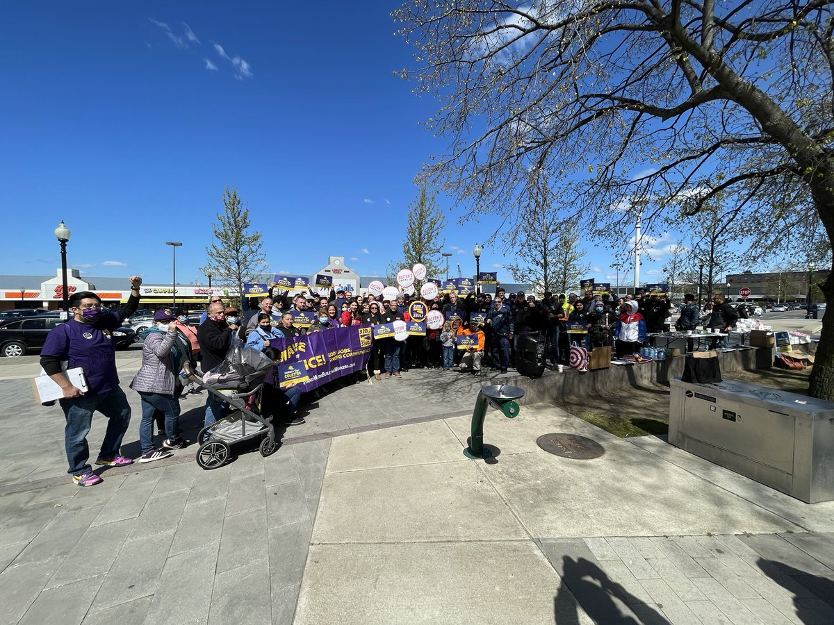GBLCBoston's tweet photo. What kind of power? Union power! Out strong knocking union members’ doors in Boston D1 for @Gigi4District1. #bospoli @1u @MetroBTC @UNITEHERE26 @IBEW103 @Pipefitters537 @Local12Boston @IUPAT_DC35 @SEIU509 @local6boston @seiu888 @32bjseiu @nasrcc_ubc #local6 https://t.co/BRhslFeCdz