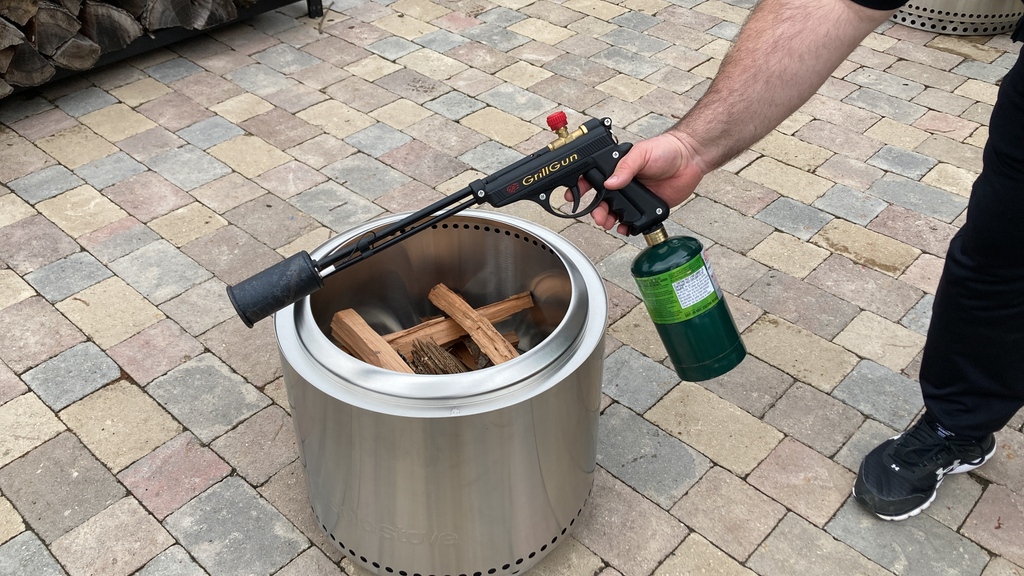BarbecueLab's tweet photo. This @GrillGun isn't just for lighting grills and pizza ovens...

It's about to get hot in here.

https://t.co/2bMRBYUSoy

#fire #firestarter #grillgun #campfire #firepit #outdoorfirepit #firepitnight #firepits #firepitseason https://t.co/TWnQrIInDD