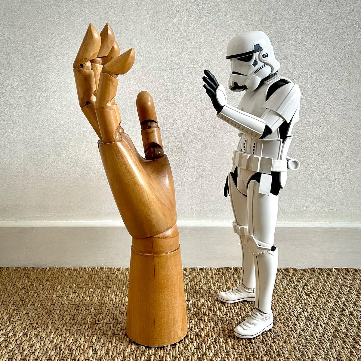 anthoatana's tweet photo. Check woodhand ! #saturday #right #allright #forfighting #stormtrooper #starwars #disney #hottoy #toy #toystory #toystagram #toyphotography #actionfigures https://t.co/ppdw1Arx4R