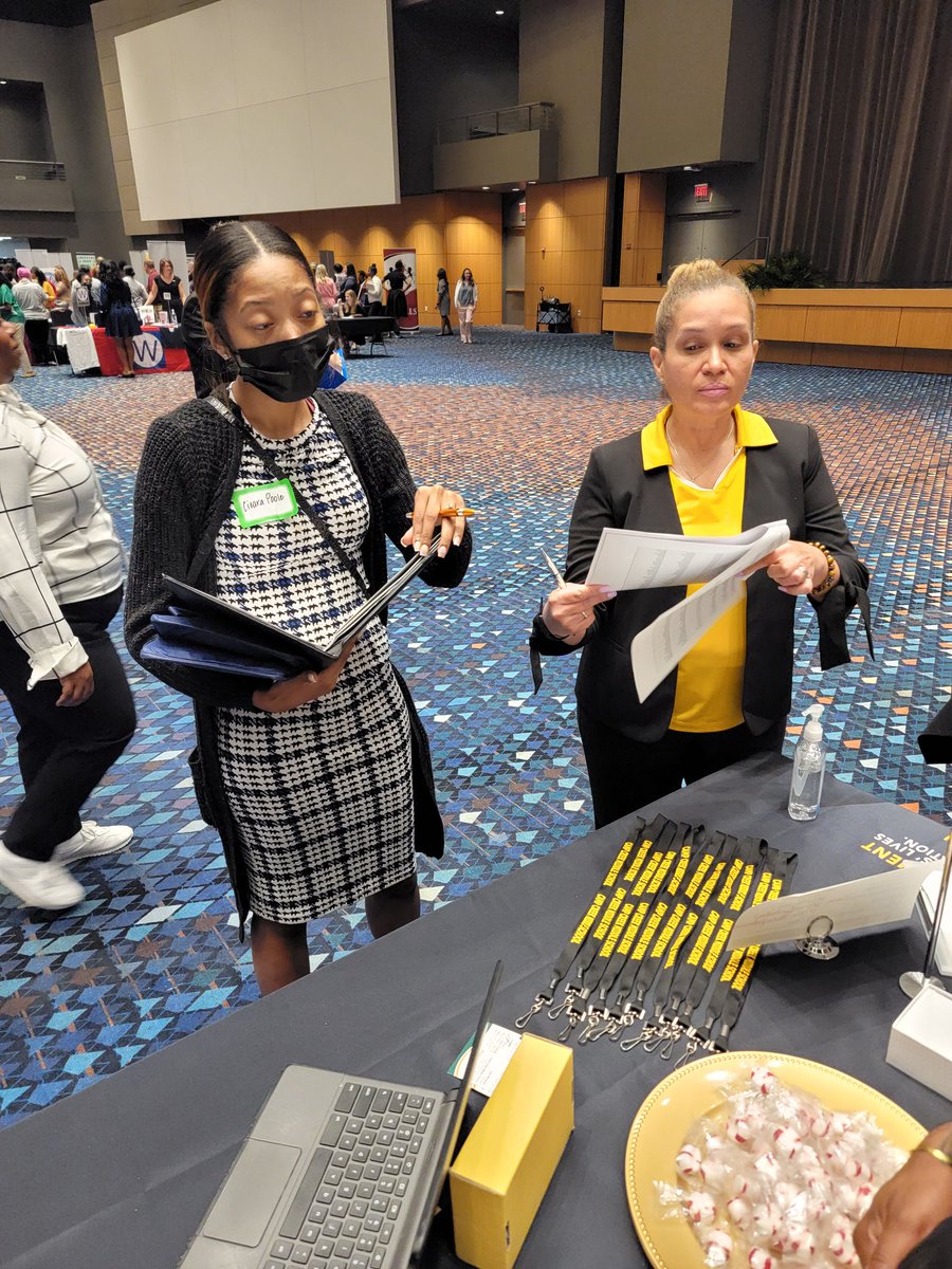ChiffonWhite's tweet photo. @FultonCoSchools  Spring 2022 Job Fair. @CampCreekMiddle is ready to hire new "family members" to teach at Thee Creek! #thebestmiddleschooloption
@CoachPSeawright
@AubainYami @teacherspbrook1 @CCMPrincipal https://t.co/r5GYK1r7KS