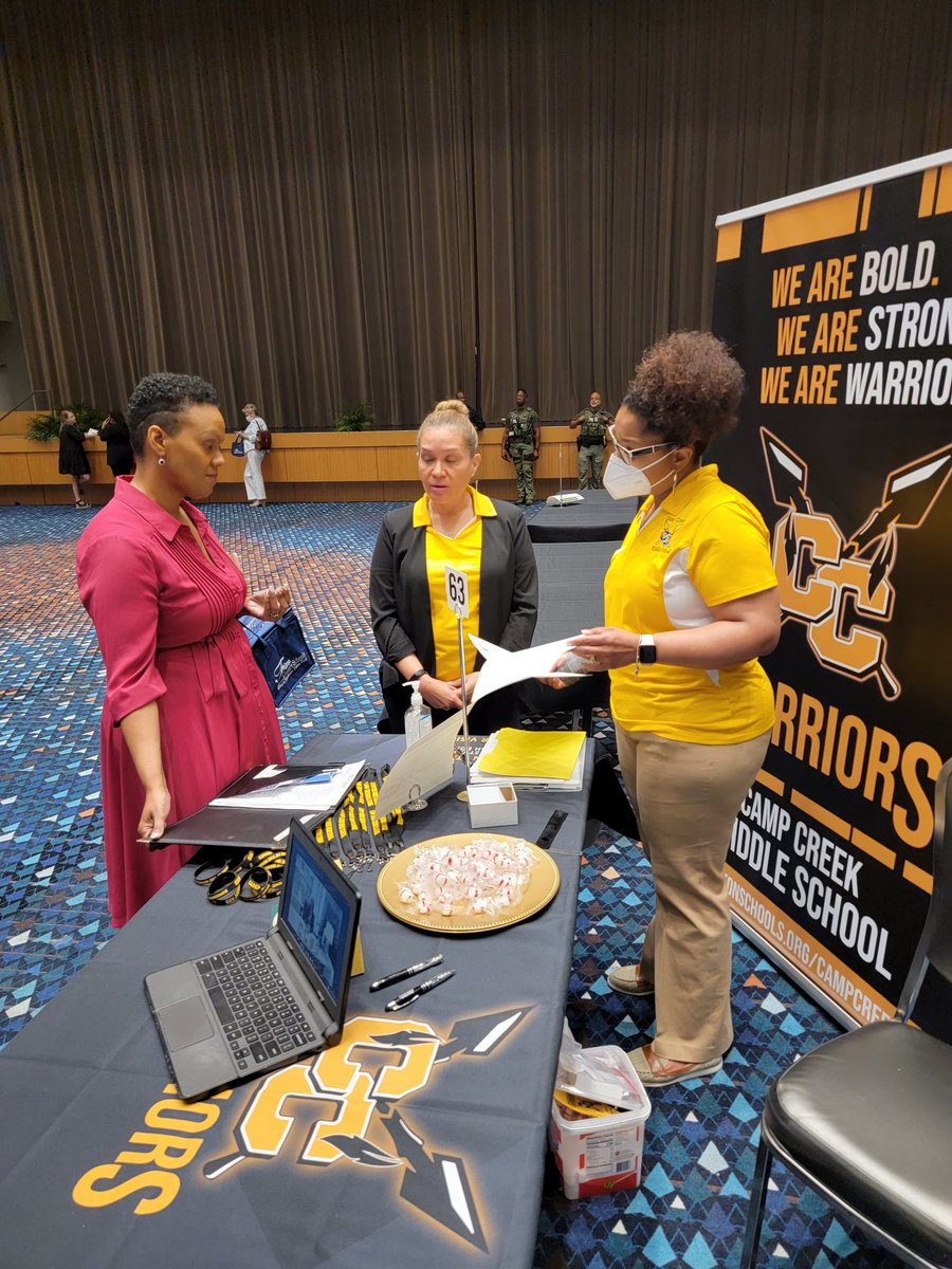 ChiffonWhite's tweet photo. @FultonCoSchools  Spring 2022 Job Fair. @CampCreekMiddle is ready to hire new "family members" to teach at Thee Creek! #thebestmiddleschooloption
@CoachPSeawright
@AubainYami @teacherspbrook1 @CCMPrincipal https://t.co/r5GYK1r7KS