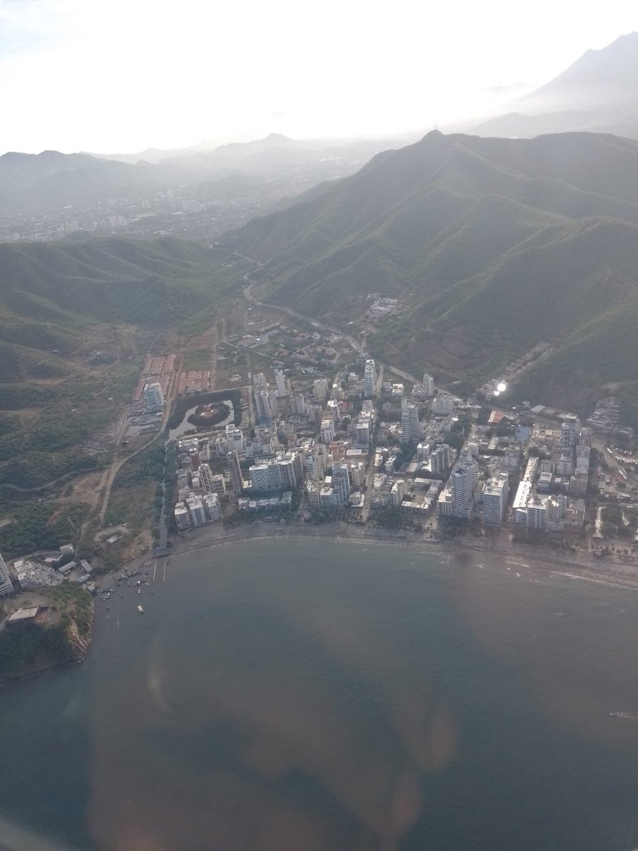 LuisGMurillo's tweet photo. Sobrevolamos el Magdalena, una región con muchos ecosistemas pero tambíen con varias necesidades. Los indices d pobreza monetaria d esta región no cambian desde el 2020, la cifra es superior al 24%. Con @sergio_fajardo bajaremos esos indicadores, generando más oportunidades. https://t.co/Duh3gSGW8z