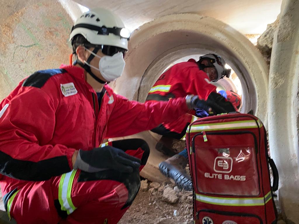 geaalicante's tweet photo. ¡¡Ya teníamos ganas!!
Las técnicas de rescate vertical, de demolición, las de atención a una víctima, la búsqueda con las unidades caninas, el manejo de drones… son todas ellas entrenamientos imprescindibles pero… https://t.co/q10ngCLywK