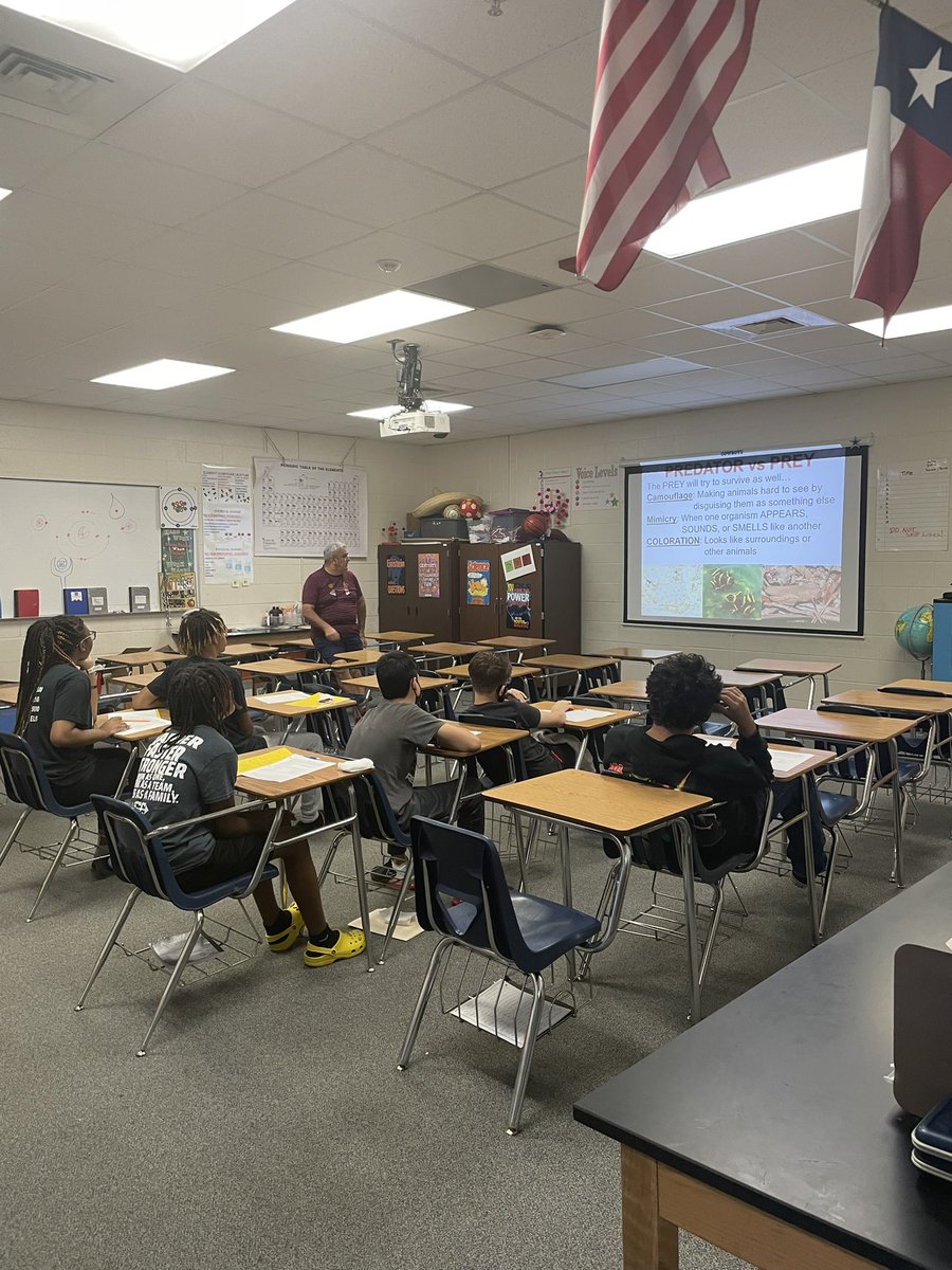 aakelly1's tweet photo. DMS teachers and scholars working hard on a Saturday @DueittEagles #howwedueitt #saturdayschool #crushtheSTAAR https://t.co/Ol3pw46v2I