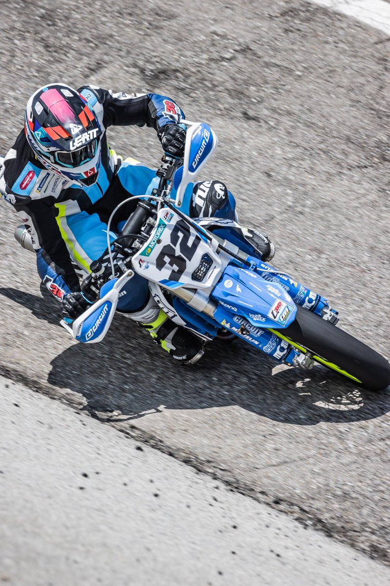 BigOneEvolution's tweet photo. “I miei allenamenti? È difficile spiegare una sola giornata tipo!
Per essere sempre al 💯% della condizione faccio quasi tutti gli sport utili per il #motociclismo: dall’allenamento cardio a quello di forza.
#eliasammartin, Team Evolution Athlete
#bigoneevolution #supermoto https://t.co/VDXMHHTiwe