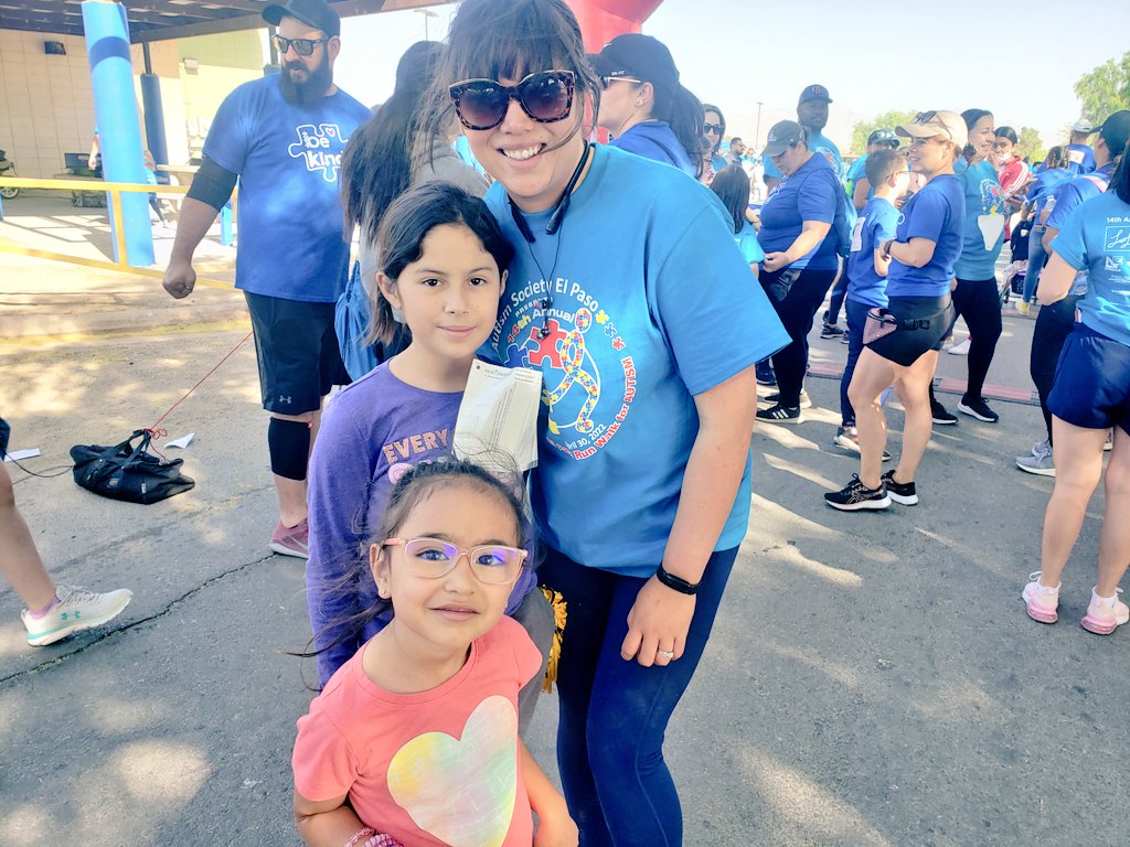 De_White_LaNube's tweet photo. Hero Tribe at the 2022 El Paso Autism Run! #TeamSISD #HeroSTRONG #HeroesHaveHeart https://t.co/xa4NPkQmMr