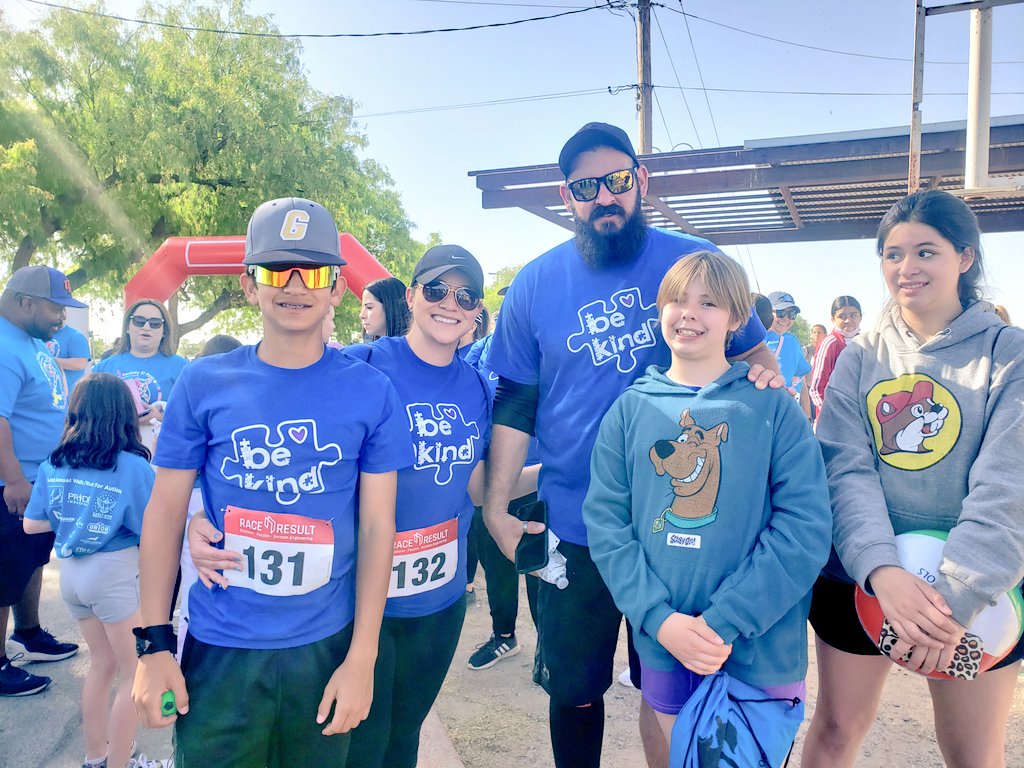 De_White_LaNube's tweet photo. Hero Tribe at the 2022 El Paso Autism Run! #TeamSISD #HeroSTRONG #HeroesHaveHeart https://t.co/xa4NPkQmMr