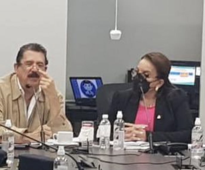 EsdrasALopez's tweet photo. ÚLTIMA HORA.
EN EL CONSEJO DE MINISTROS.

Se aprueban millones y millones de lempiras para “compra de emergencia” de medicamentos.

¡¡SIN LICITACIÓN !! https://t.co/4ggcZZdt64