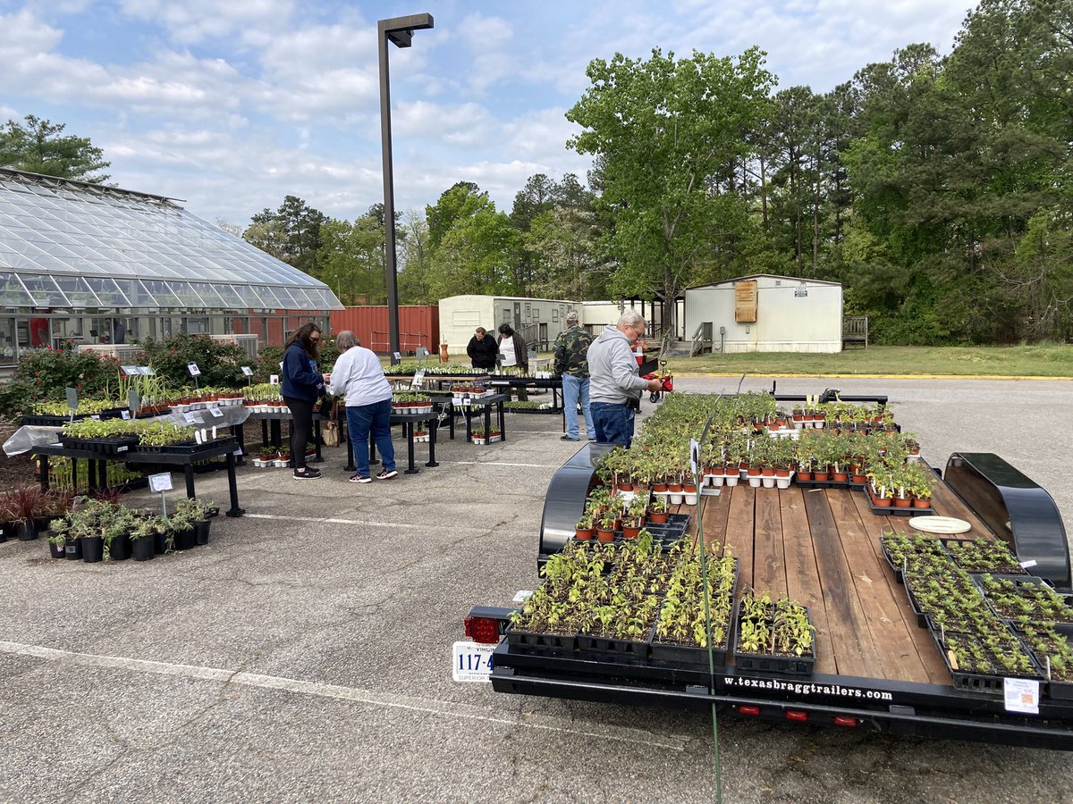 brianorussell's tweet photo. A beautiful day for the  annual plant sale at the Chesterfield Career and Technical Center. Students produced hundreds of plants and over 250 different species. Special thanks to Trista Grigsby for making this day a success. @MaclinChad @CCPSCTE @ccpsinfo https://t.co/bxc6jMXNFc
