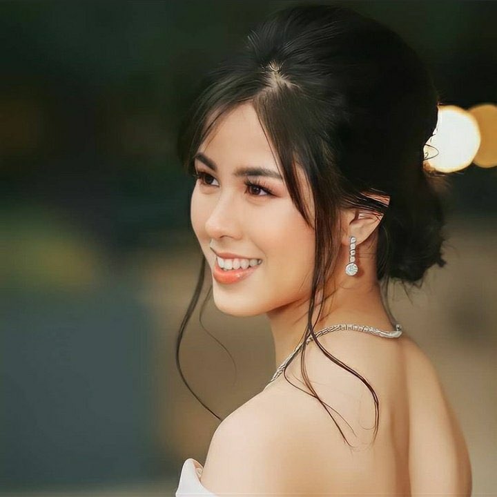 God made a miracle when He brought you in 23 years ago. So many things to be thankful for your existence. We hope you know how much you’re loved and missed every day. Manifesting the best for you, as always. Burn ever brighter— our pretty girl. Happy 23rd! ✨💖

#HappyBDayKIS23S