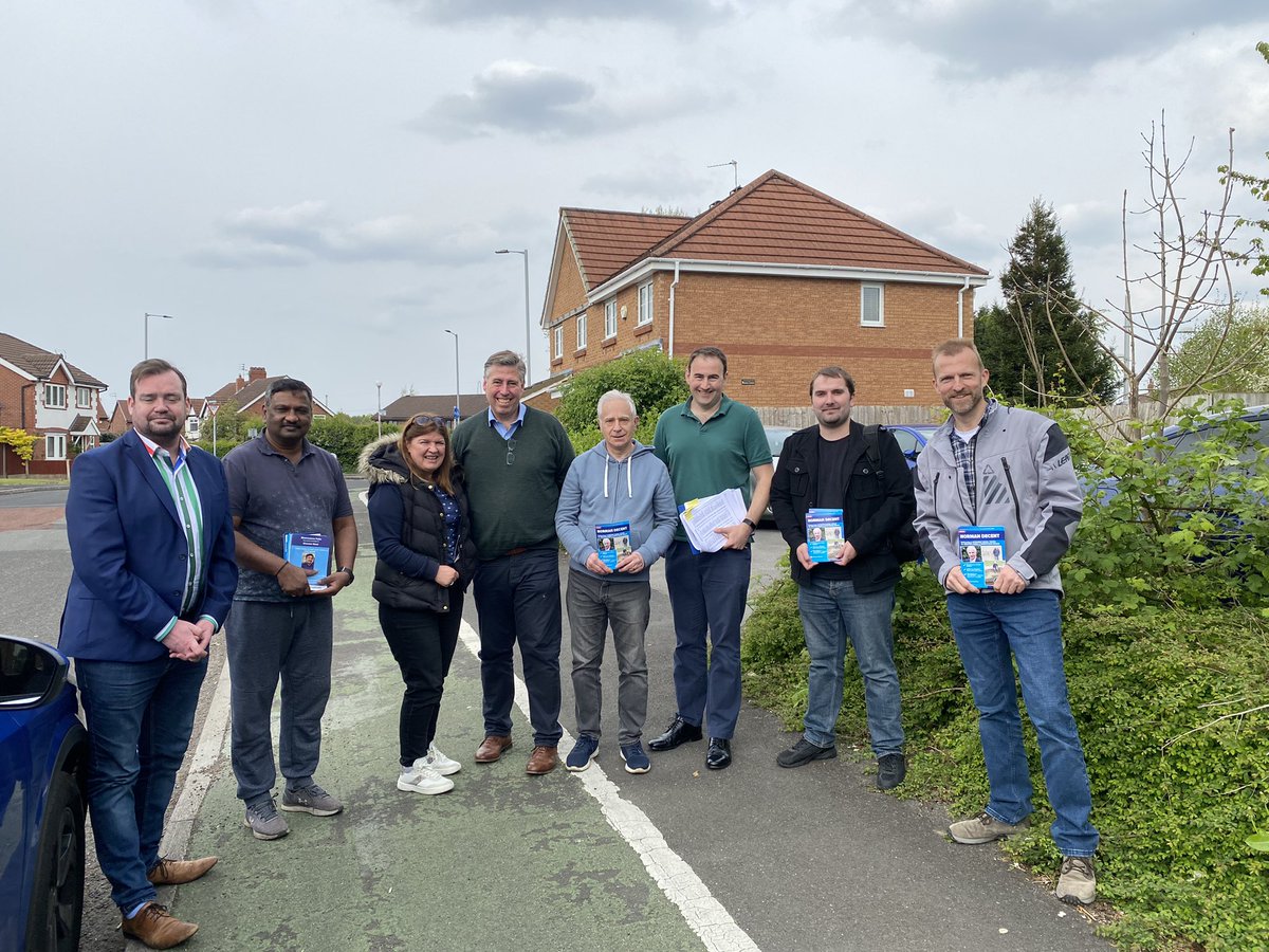 WSECA's tweet photo. Campaigning across Brooklands Manchester today with our Friends from Manchester Federation and @SirGrahamBrady https://t.co/BgnWilb54g