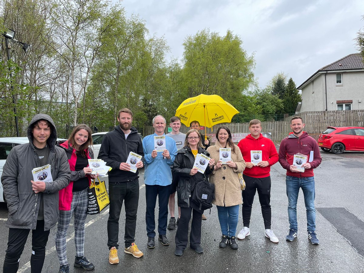 CarragherT's tweet photo. What an afternoon! 
Thank you to team @Shettleston_SNP for lending a hand.
Team work deffo makes the dream work!
On May 5th #VoteSNP 1&amp;2 to #ChangeNL2022 
#ActiveSNP https://t.co/A4ftHtcLJu