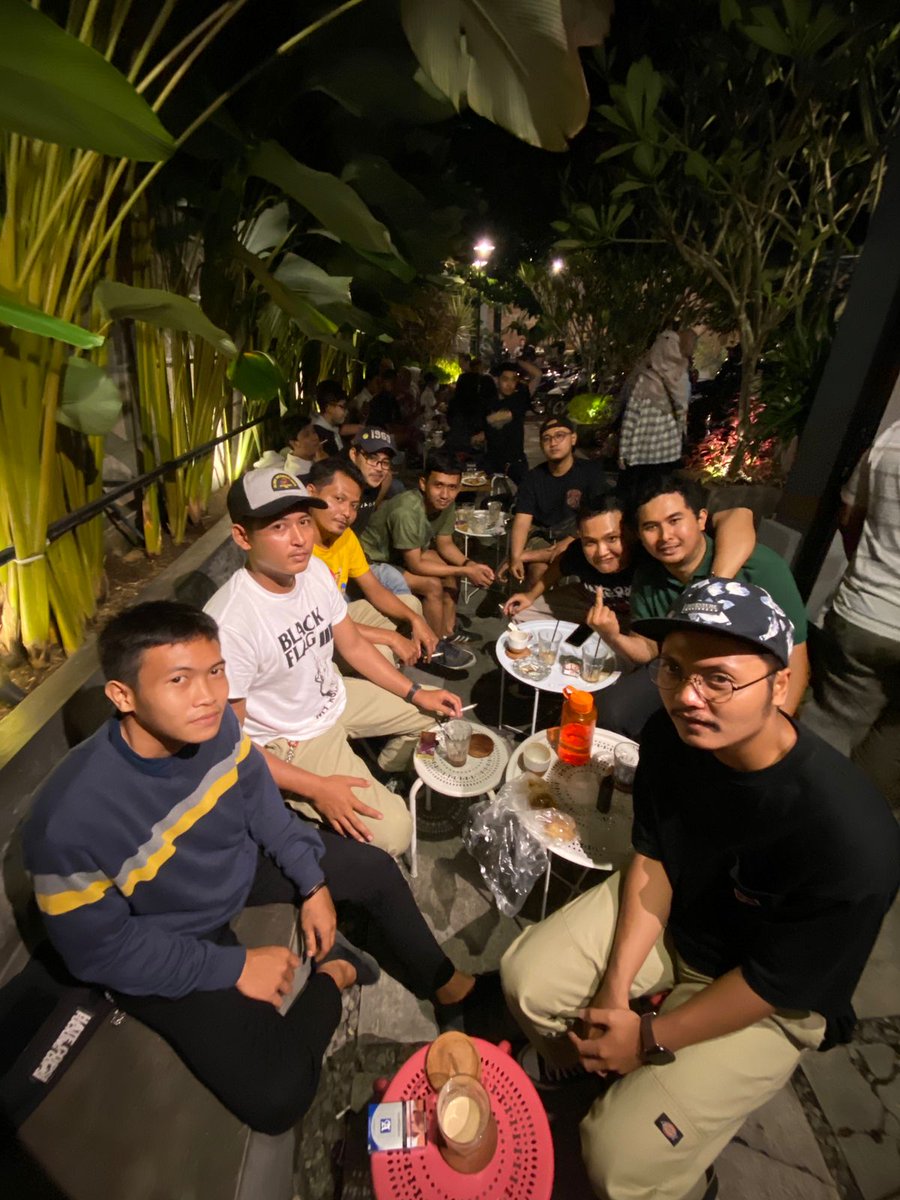 shamsshaffar's tweet photo. Hatkorpang sak madyane, standar rocker pedesaan.
Nggih
#kampaksquad https://t.co/CWFsDH5OzK