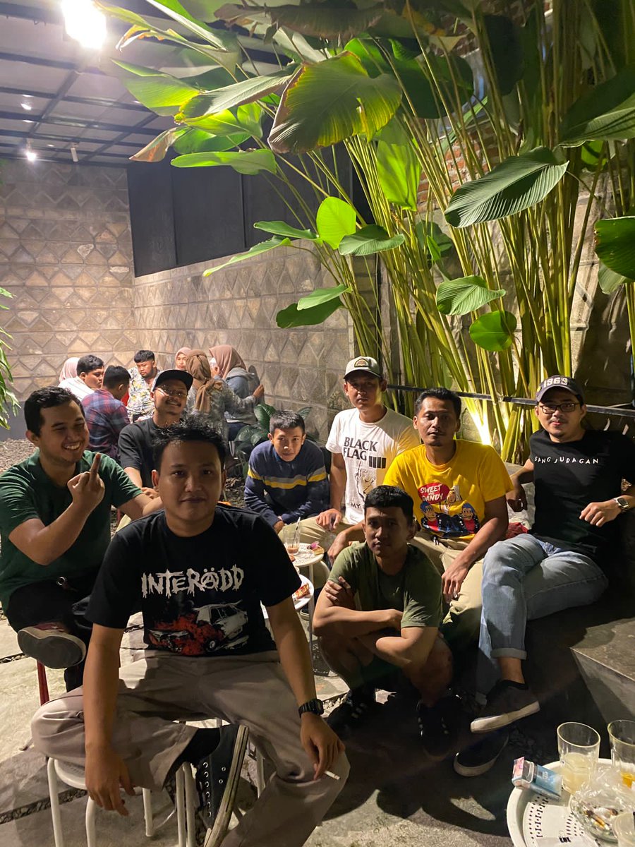 shamsshaffar's tweet photo. Hatkorpang sak madyane, standar rocker pedesaan.
Nggih
#kampaksquad https://t.co/CWFsDH5OzK