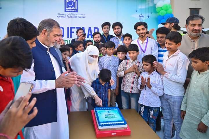 AlkhidmatOrg's tweet photo. The blessings of #Ramadan have once again accumulated, this time in @UMTOfficial !
Under @AlkhidmatOrg , 2000 orphans, widows and old age home residents were invited to a fun filled Grand Iftaar and Eid gifts distribution ceremony.
#Ramadan #IftarWithOrphans
#Alkhidmat #UMT https://t.co/NtmHe93xcQ
