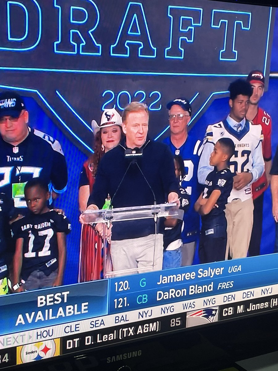 The_1_Hendo's tweet photo. I spy with my little eye!! #lilred #DraftQueen @pamelairby69 @HoustonTexans @NuffSaidTG https://t.co/fBEBVU1juG