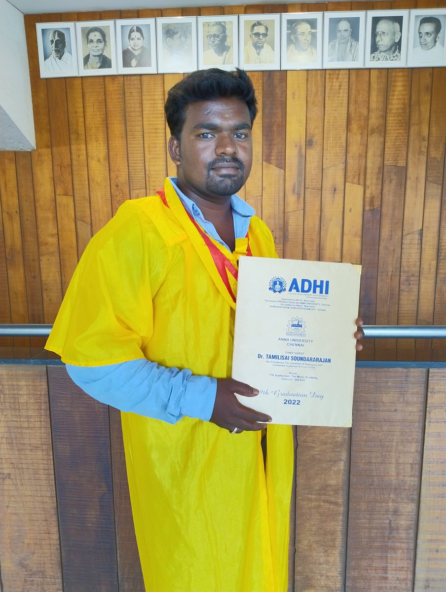 kingpandi94's tweet image. மாண்புமிகு தெலுங்கானா ஆளுநர் மற்றும் புதுச்சேரி மாநில துணைநிலை ஆளுநர் மருத்துவர்.தமிழிசை சௌந்தரராஜன் அவர்களின் பொற்கரங்களால்,
இன்று எனது அடுத்த வெற்றிப் படியான முது பொறியியல் (ME -ED) பட்டமளிப்பு விழாவில் பட்டம் பெற்ற போது...
@TamilisaiOffice 
#Masterofengineering 
@Adhi_college