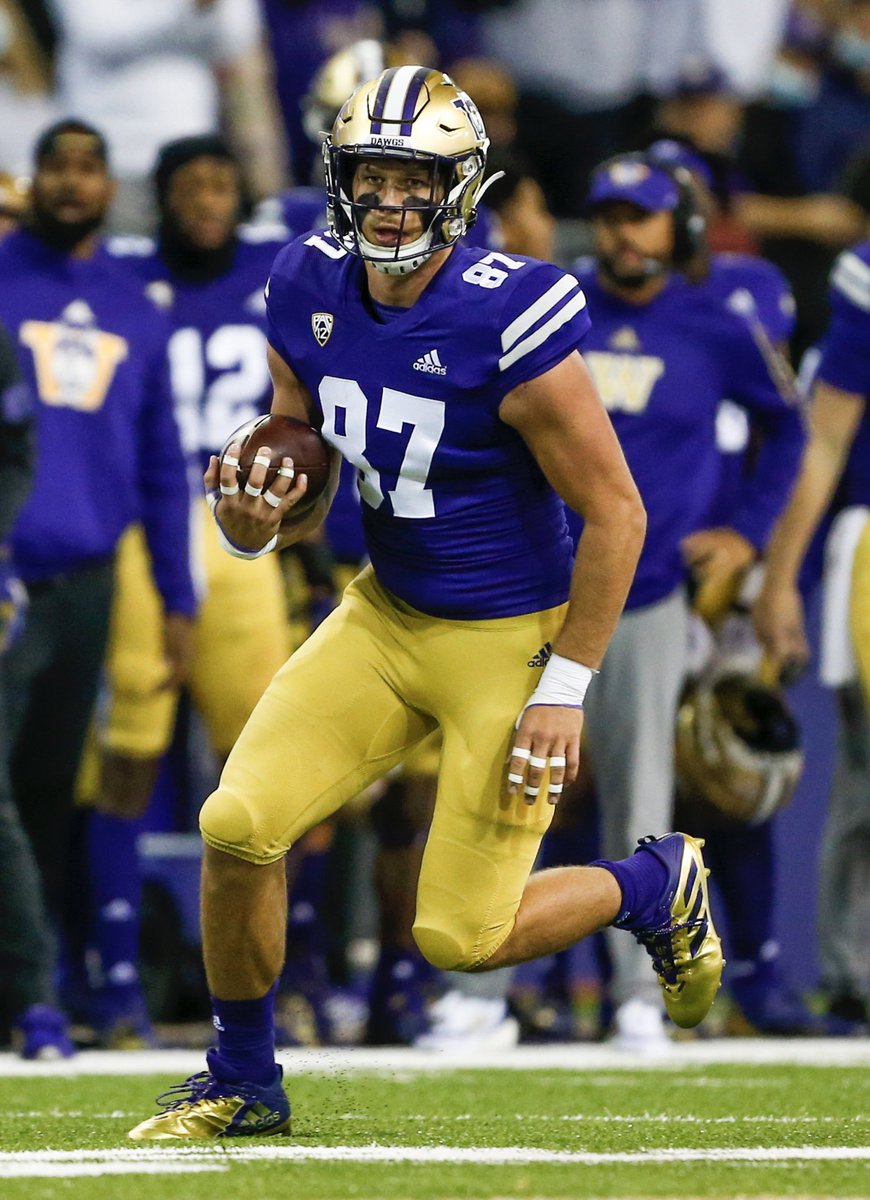PFF_College's tweet photo. The Tampa Bay Buccaneers pick Washington TE Cade Otton at No. 106 overall.

FIFTY-FOUR catches for first down since 2018 (all 2nd among Pac-12 TEs) 😯 https://t.co/QX8d9pucaL