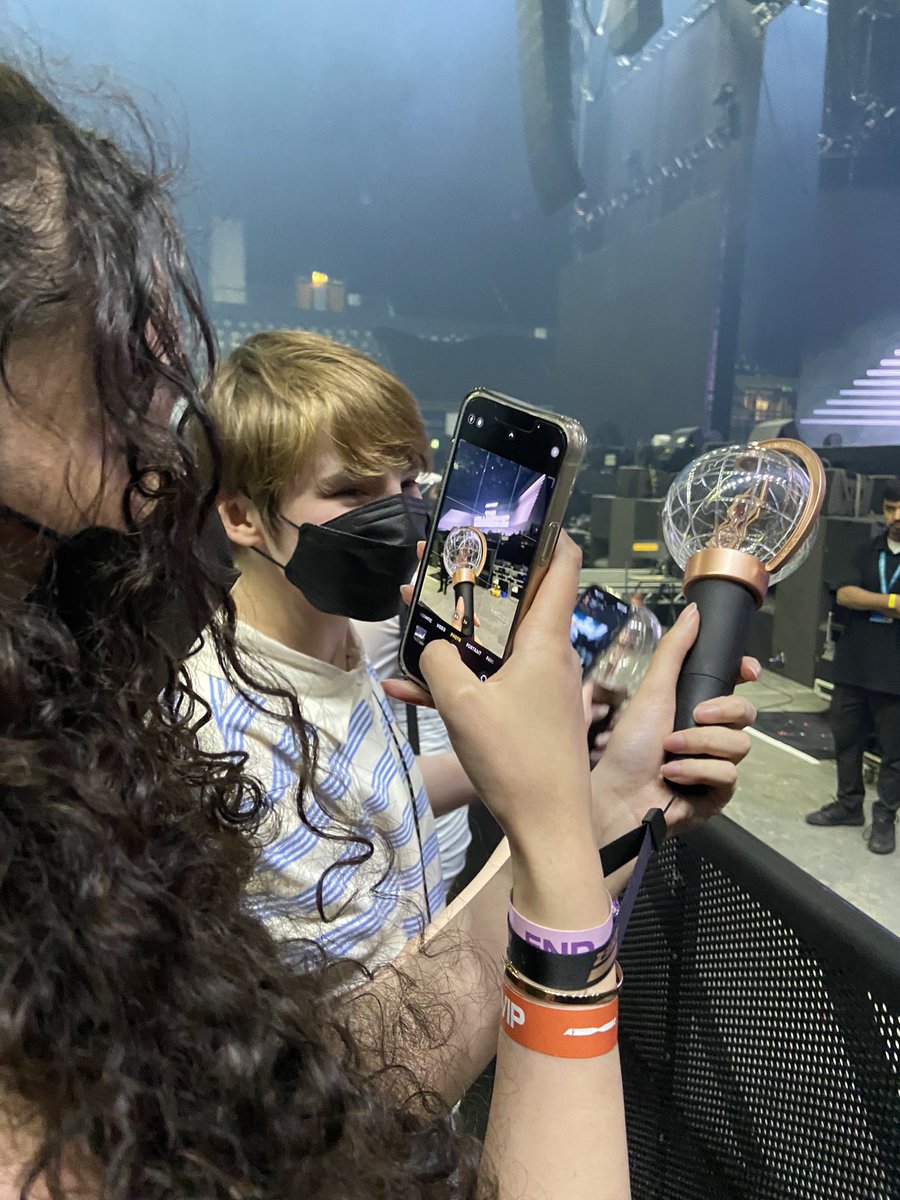 atzhyun's tweet photo. BARRICADE FOR SOUNDCHECK LETS FUCKING GO https://t.co/jH6HFJJdZe