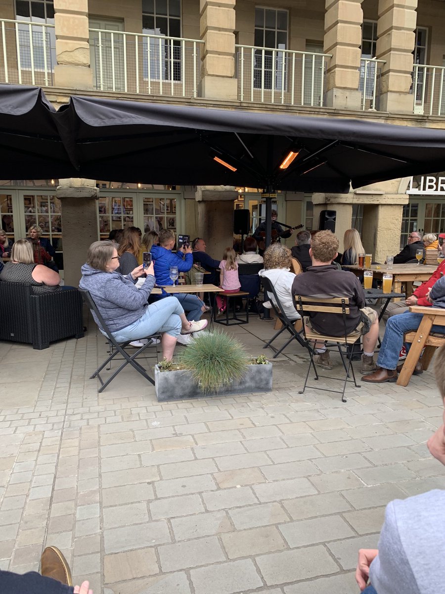 JanettePearce7's tweet photo. Lovely Saturday afternoon and live music in my favourite place ⁦@loafersvinyl⁩ @ThePieceHall⁩ https://t.co/2qkbYBBgTy