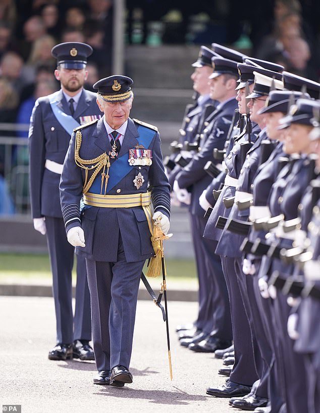 TheNorskaPaul's tweet photo. HRH #PrinceCharles attends a parade for #RAF graduates who didn't get a ‘Passing Out’ parade in 2020 because of #Covid_19 restrictions.
The #DukeofCornwall who is Air Marshall, was at #RAFCCranwell Friday where he met with recent graduates from the base & #RAFHalton https://t.co/B62R6zz4Zm