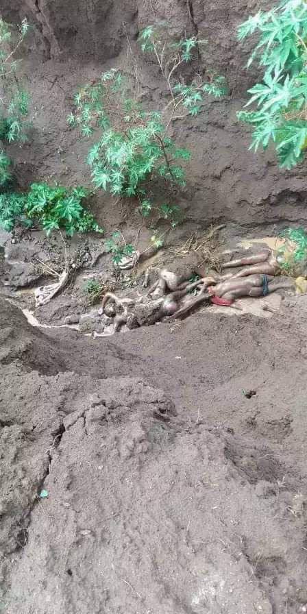 Sanyiikoo_Oromo's tweet photo. Extremely disturbing news from Bishoftu, #Oromia.
#AbiyAhmed’s forces have executed &amp; dumped the bodies of more than a dozen #Oromo detainees. The bodies were discovered by locals. @CNNAfrica @BBCAfrica @Reuters @EUCouncil @StateDept @UNHumanRights @hrw @amnesty @humanrights1st https://t.co/A1vCsnEdNT