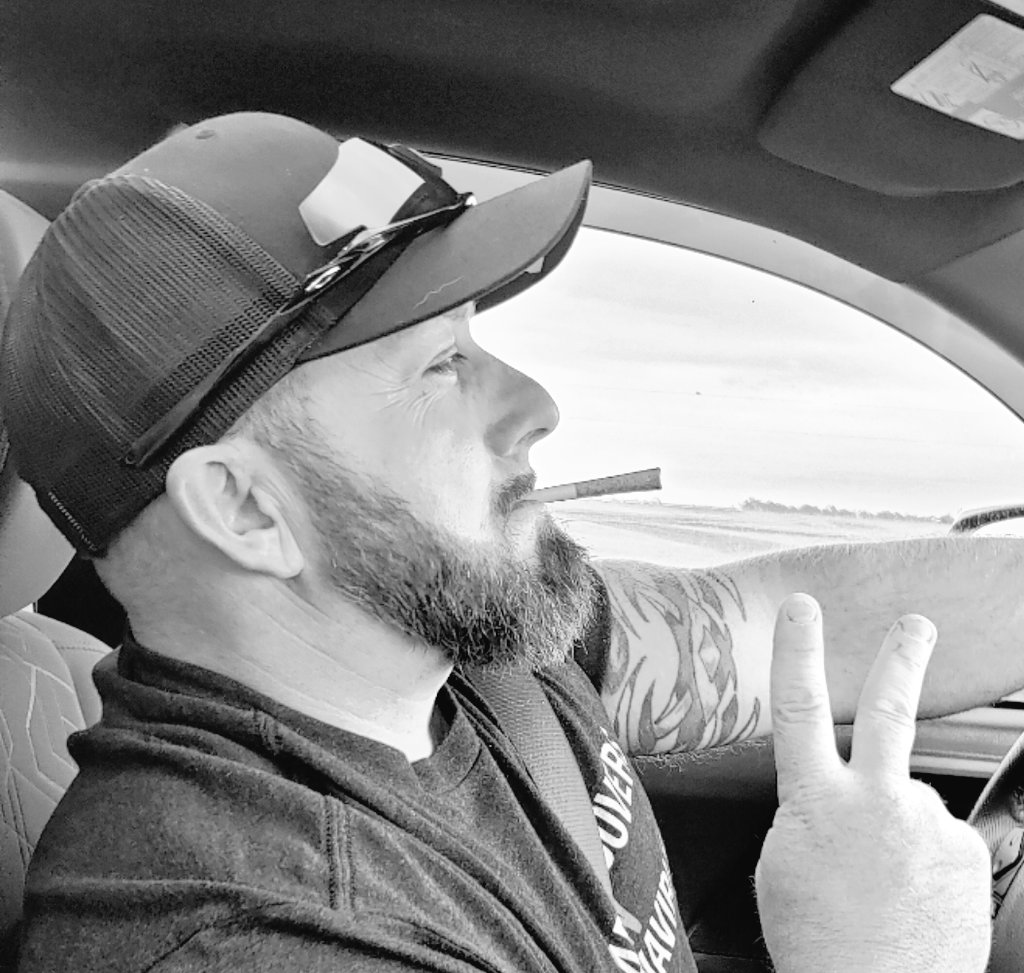 PaulFAnderson's tweet photo. Saturday Vibes💯🇺🇸☠️🔥
#rollsmoke #sativa #blazeit https://t.co/4axsI0GvZ6
