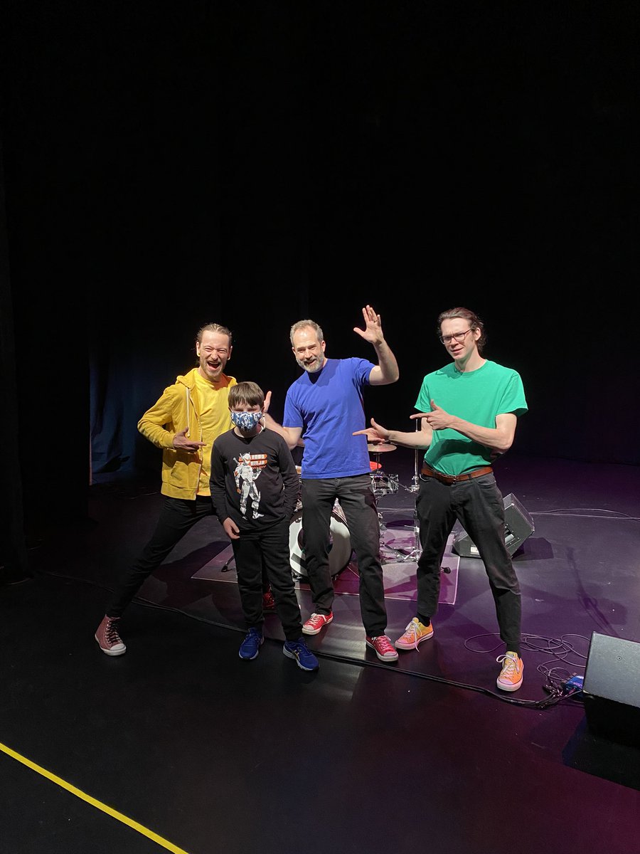 willsjamsmusic's tweet photo. Shows in Kitchener @Centre_Square today with Cooper and Devlin, and of course our young MC Liam. 

The 11am was a blast! One more to go at 2pm. 

#willsjams #kitchener #waterloo #centreinthesquare #backtolive #kindie #kidsmusic #letsjam #willsjamslive https://t.co/ikbnwkABMP