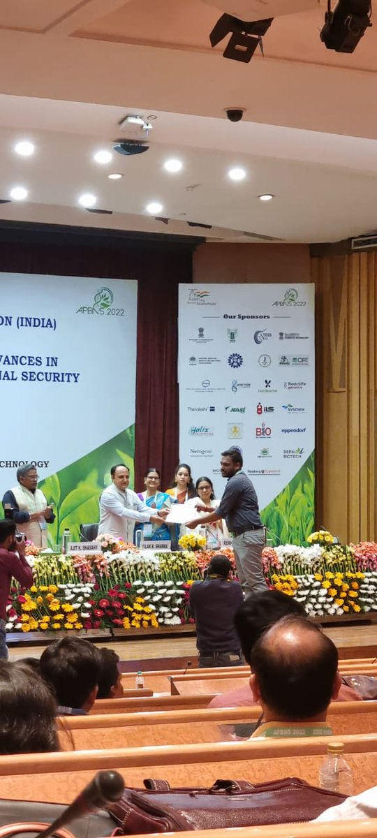 (2/3)
And Vikram Jathar from the same lab received the Best Poster Award for "Gibberellic acid-mediated spatial control of cell division expounds the leaf size differences between cultivated and wild rice” in 43rd meeting of Plant Tissue Culture Association-(India) and -