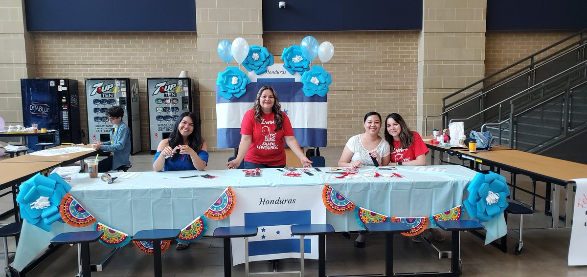 ECornejoEdu's tweet image. @ZwinkKISD Representing at Dia del Niño #KleinDualLanguage!!