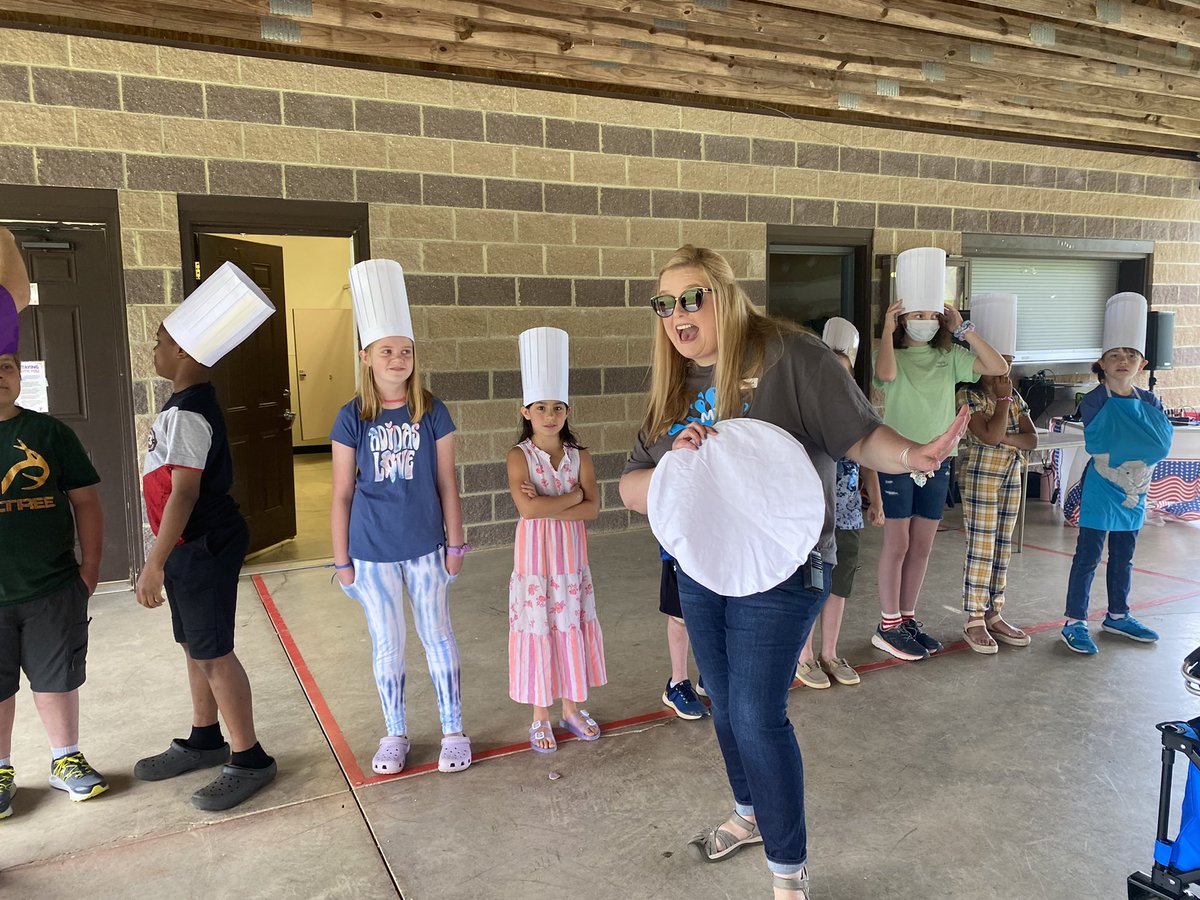 MBaker_RunSun's tweet photo. Had so much yummy fun @ymca #KidsDay #CelebrityChef #SnackOff contest. Got to work with two master chefs from @Gwoodelem, rub elbows with T from @EMMS_McDowell, and cheer on S from @eastfieldglobal @snbmlb https://t.co/G2ZkGjXWXY