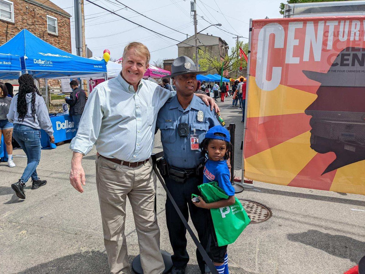 ACE_Innamorato's tweet photo. Itβs a beautiful day for the #AugustWilsonBlockParty. Great to see @RepAbney and family here along with @Highmark @kannusahni and to have @HealthAllegheny and @AlleghenyCoPD represented too. https://t.co/vdNDyn1jyJ