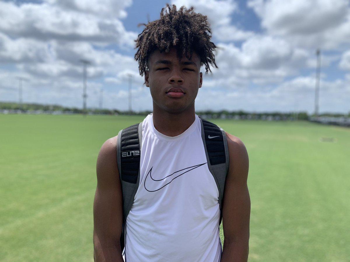BHoward_11's tweet photo. 2025 Montini Catholic HS (IL) WR Donovan Olugbode (@DonovannO25). 

Olugbode is a exceptional athlete from the Midwest region, he has good size early on at 6-2, 181lbs. He is a standout route runner, who’s willing to block that also has reliable hands. 

https://t.co/GdVe5IfykC https://t.co/7XgCwMpnNA