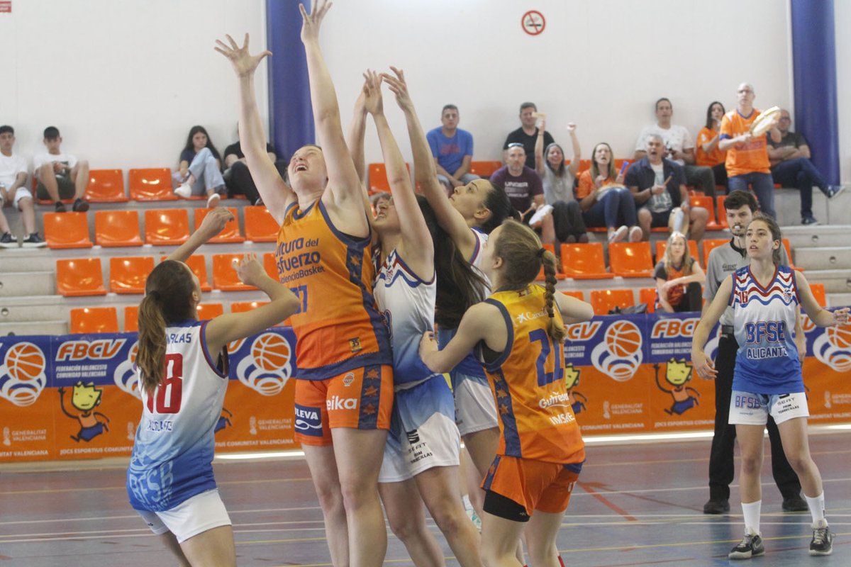 🏆 #FFCadeteFemeninoIRAutonomico
Final: F. Valencia Bàsket 2000 63 - 73 CB San Blas Alicante

📺 youtube.com/watch?v=L_-bdN…
📷 bit.ly/FFCF22