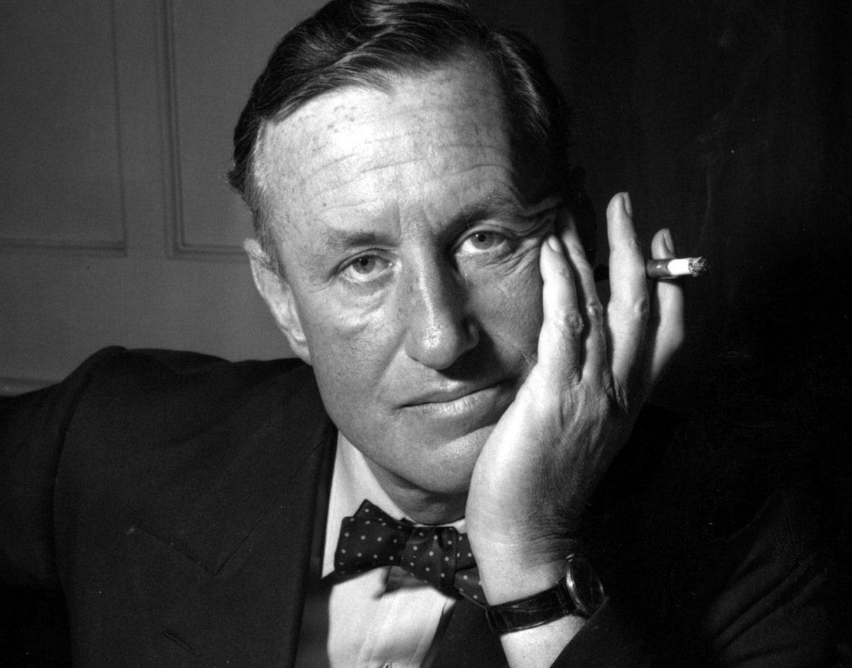 EdwardHMO's tweet photo. Ian Fleming’s lost James Bond screenplay has come to light as part of a major collection of Bond material

“This is Fleming imagining Bond for the big screen. It is his only attempt at a film script, so it’s hugely important..." — Jon Gilbert

https://t.co/e4oXNyMoo3 https://t.co/mTYj62WtUR
