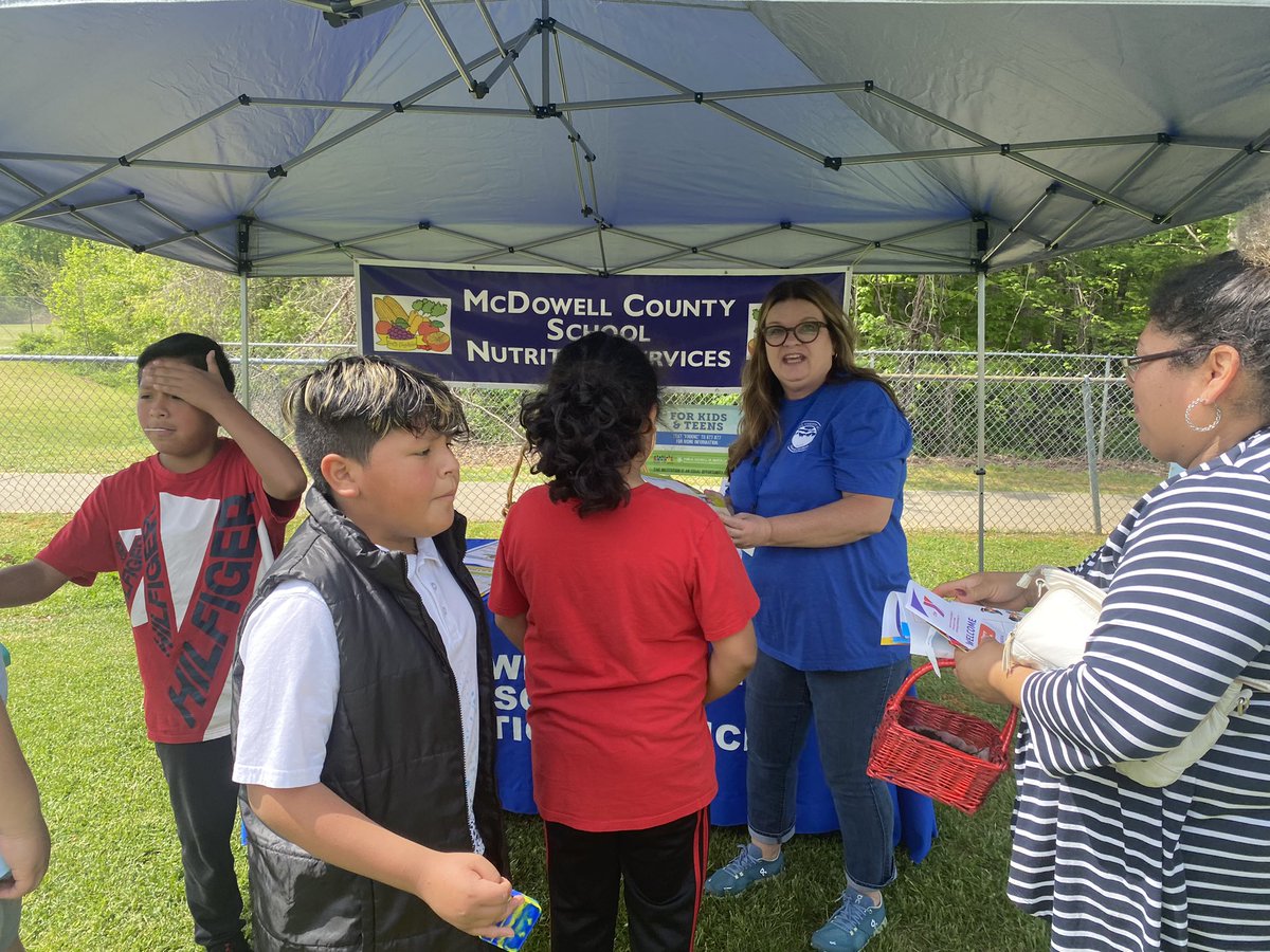 MBaker_RunSun's tweet image. Shout Out to @McDowell590 @MCSHeadStart @mcs_nutrition @NCPreK @mrmarkgarrett lot of great connections for families we all serve!  @ymca #KidsDay