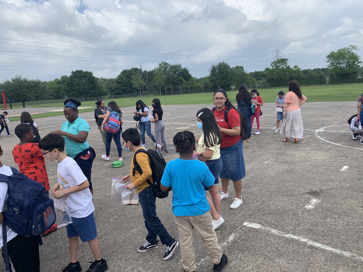 msajfrank's tweet photo. @GrayES_AISD We got the scoop on STAAR. Saturday School. Measurement with ice cream. @LAshley2016 @39_JMB @roopasan https://t.co/XlRZlDSBe9