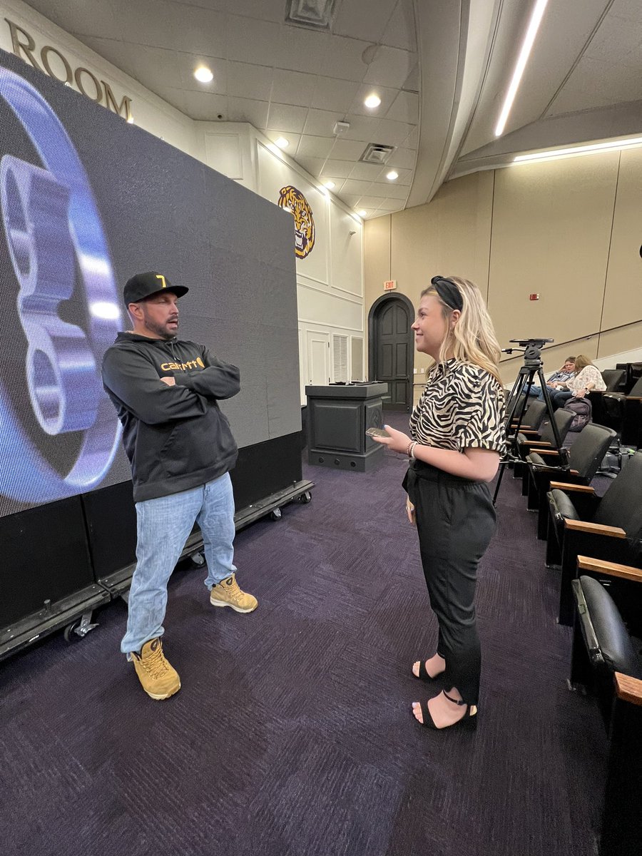 Olivia Deffes tweet media