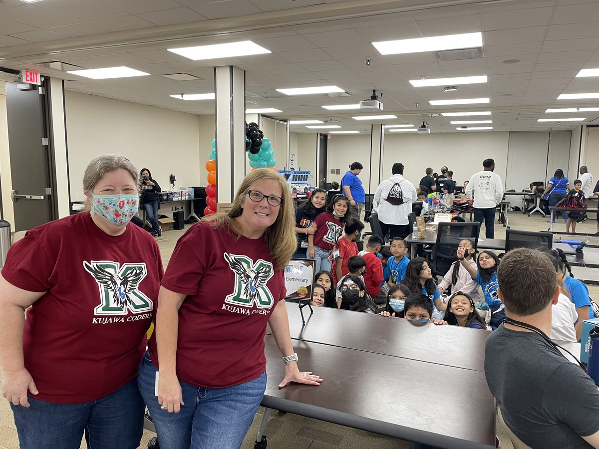KujawaES_AISD's tweet image. @AerospaceCorp club showcasing #tryengineeringtogether at @AldineISD STEMFEST💡 @DrCrystalWatson @KujawaIBLibrary we’re having fun while learning🙌🏻🙌🏻