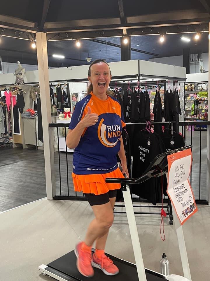 Moz0373Runner's tweet photo. Photo taken after finishing my 6 hour treadmill challenge… #runmnd @mndassoc @MNDManchester …30 miles… because I can!!! 💙🧡 … fantastic support today and a fair few clapped when I finished 😭 … April - you have been truly AWESOME… https://t.co/P4NPnxfl6C