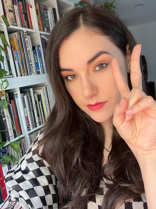 Starting stream before sunset, who am I? Linked below 👇 https://t.co/xdJimqLBEa